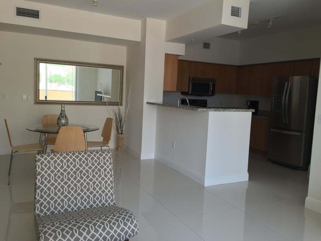 Lyx Suites At Merrick Park In Coral Gables Ruang foto