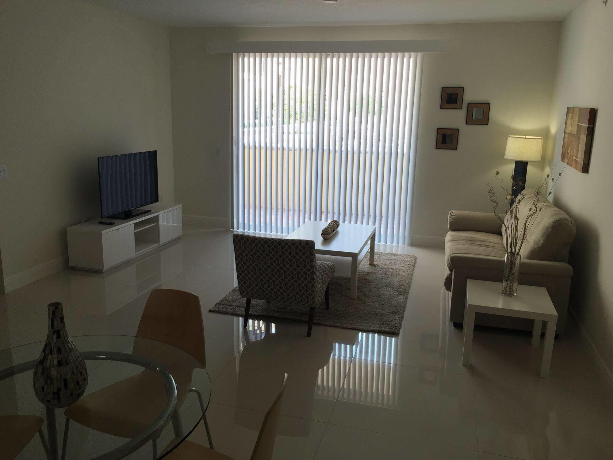 Lyx Suites At Merrick Park In Coral Gables Bagian luar foto